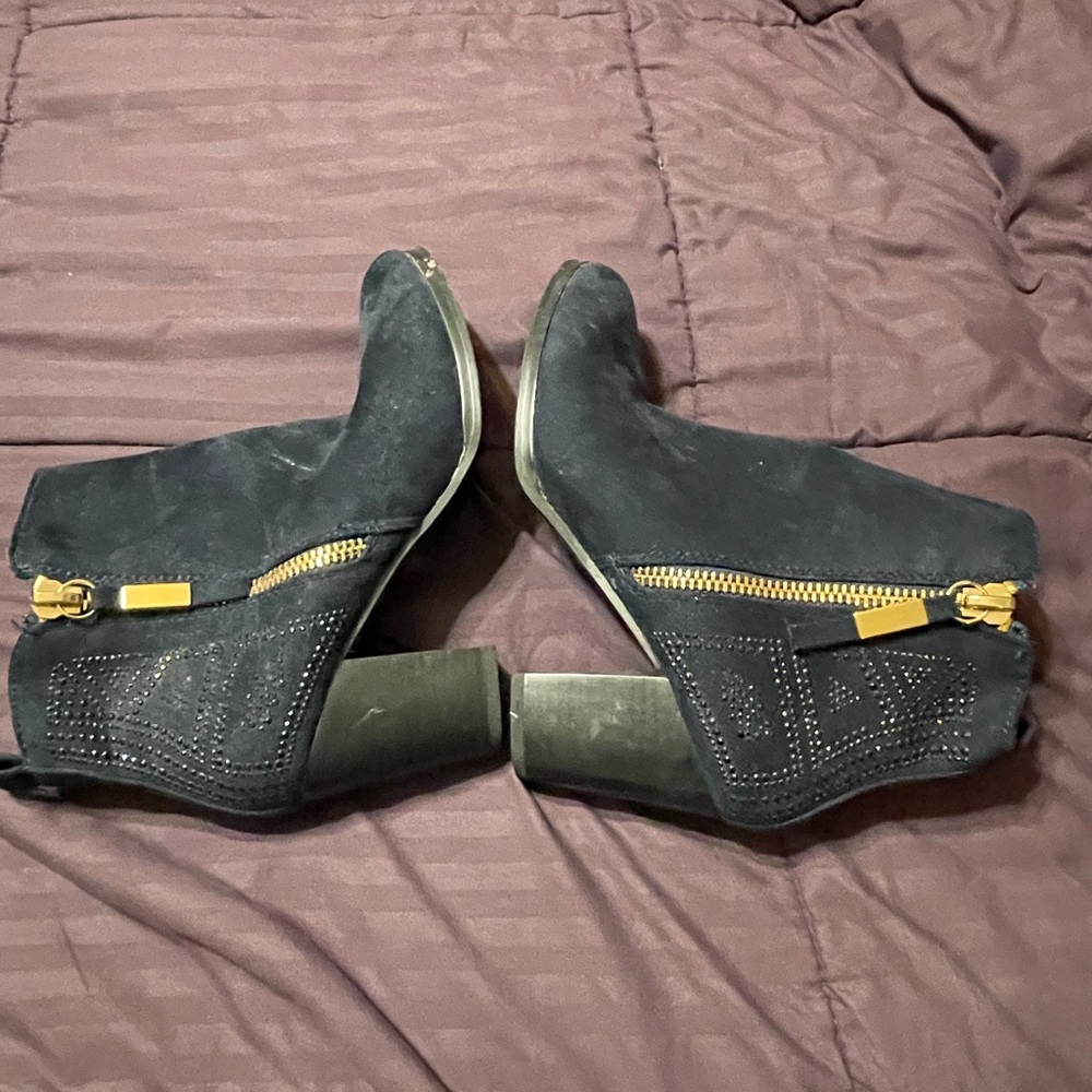 Elegant navy Ankle Boots with Gold zipper and dark blue beading accents
